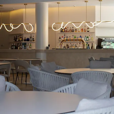 Ar Diamante & 4 Sup 卡尔佩